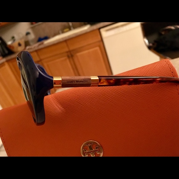 Tory Burch Blue Wood Stemmed Sunglasses w/Case - Picture 4 of 8